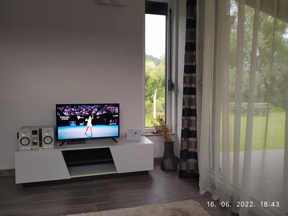 House Legacy Villa Bihac Bagian luar foto