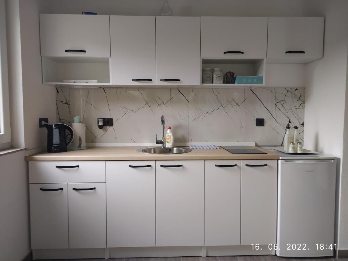 House Legacy Villa Bihac Bagian luar foto
