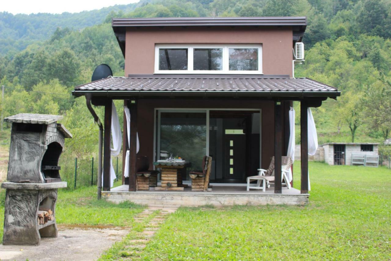 House Legacy Villa Bihac Bagian luar foto
